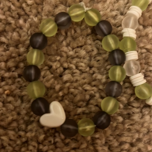 Two green bracelets - Picture 2 of 3